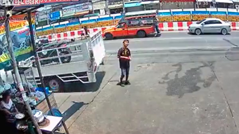 Λες και δεν συνέβη τίποτα!